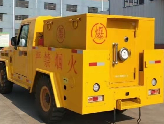 金塔凯龙爆破器材运输车：保障爆破任务的安全运行